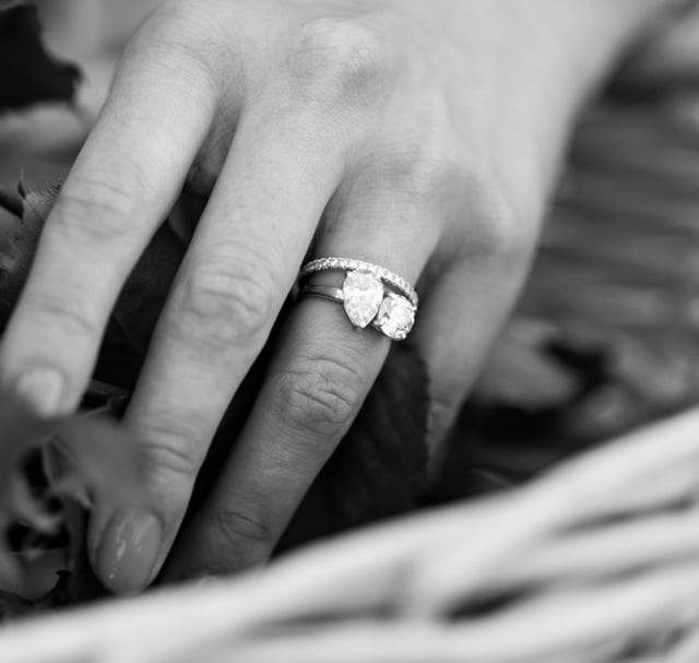 有多少人拥有不止一枚订婚戒指？