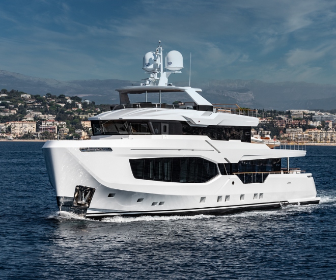 Numarine 与 Camper & Nicholsons 一起向东旅行