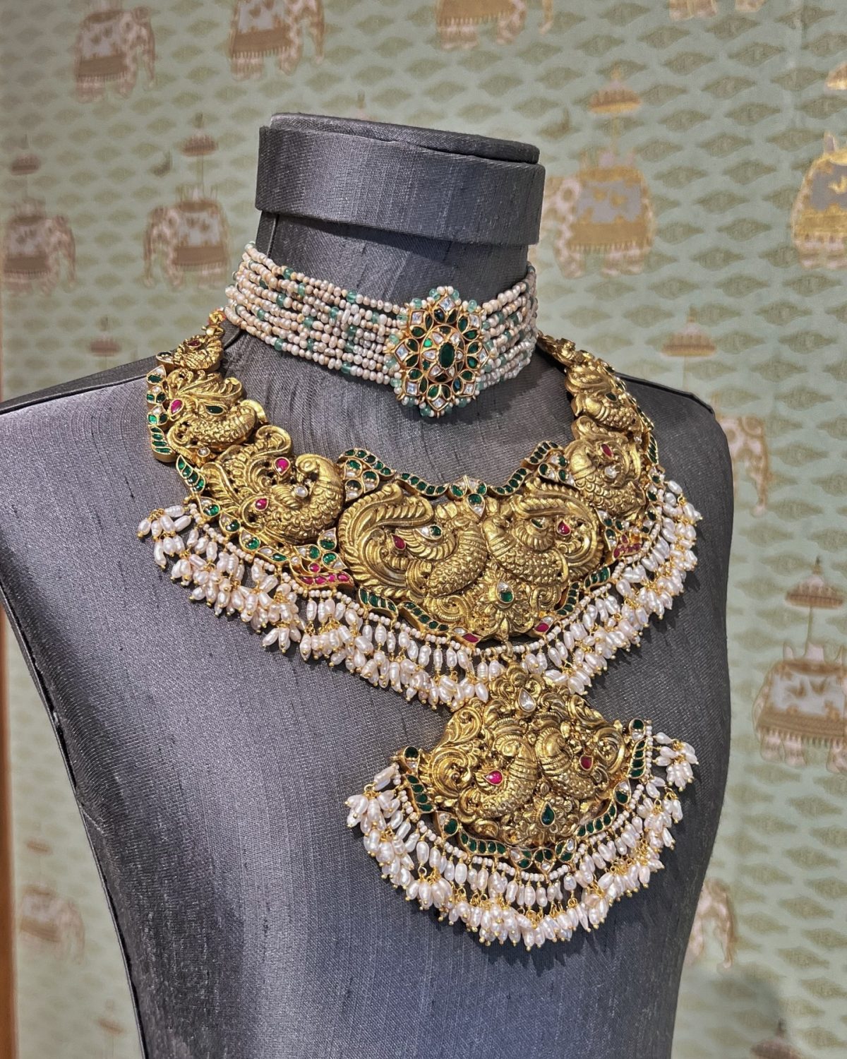 Gold Jalebi Haram with Polki Diamonds Choker From 'Ajay Om Praksh Jewellers'