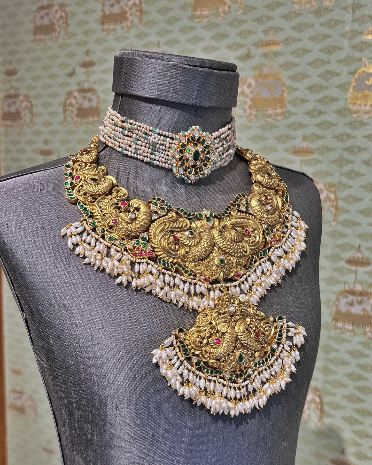 Gold Jalebi Haram with Polki Diamonds Choker From 'Ajay Om Praksh Jewellers'