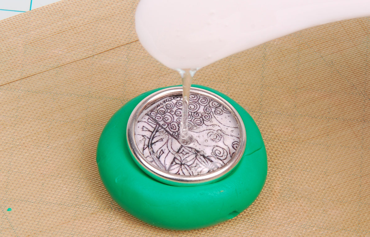 resin jewelry, how to create an image transfer by Tammy Honaman