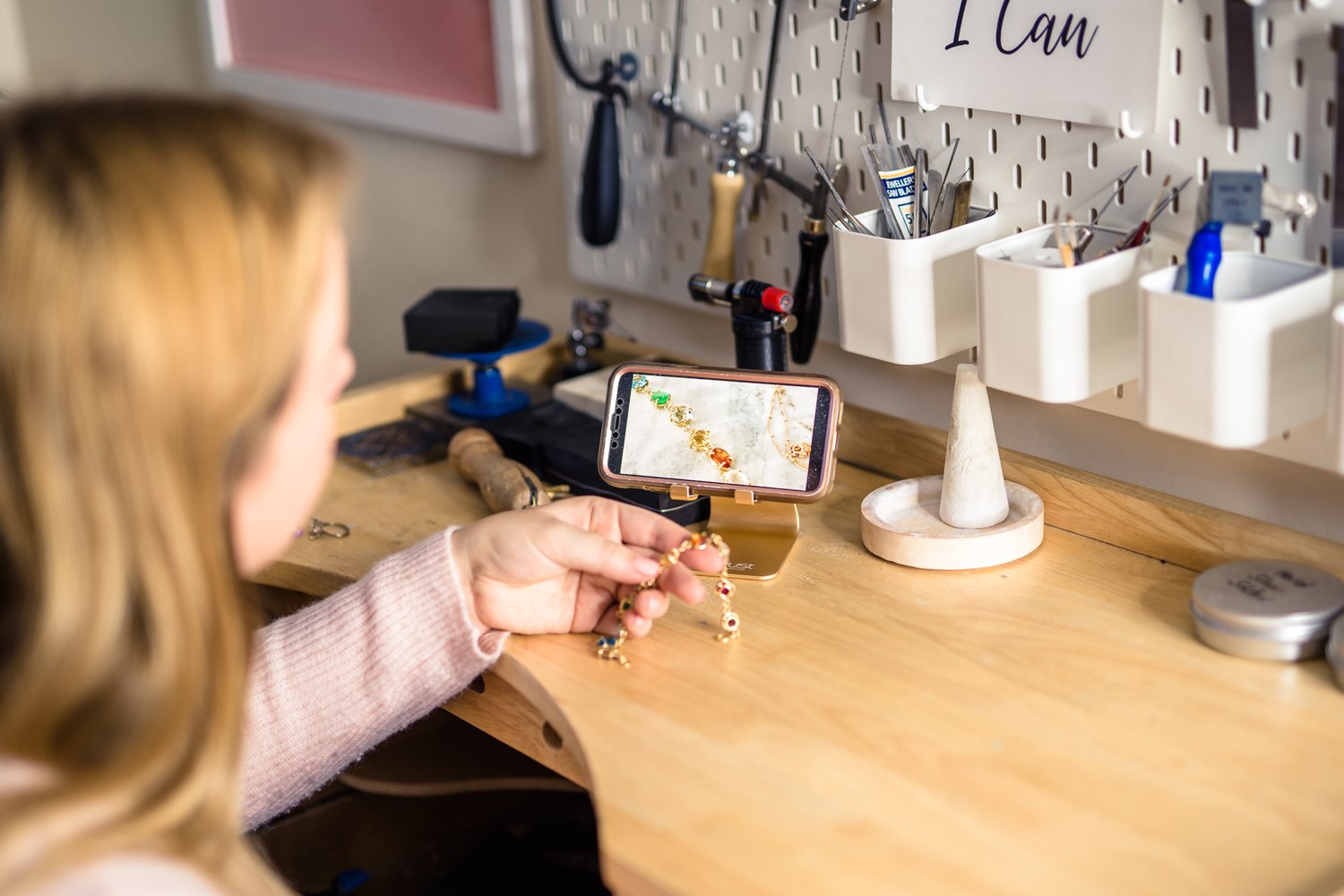 对我们的珠宝文凭有疑问吗？通过无义务通话与我们聊天 — Jewelers Academy