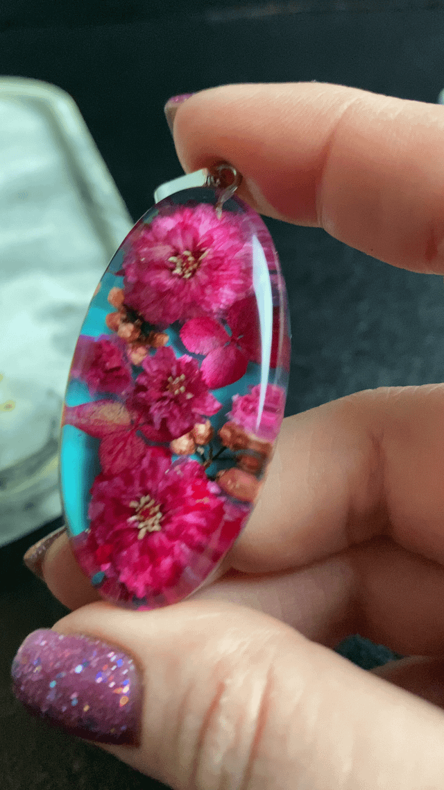 我创建了一条明亮的花项链