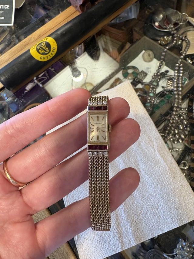 Condord Swiss Swiss Ruby/Diamond Gold Watch在古董店