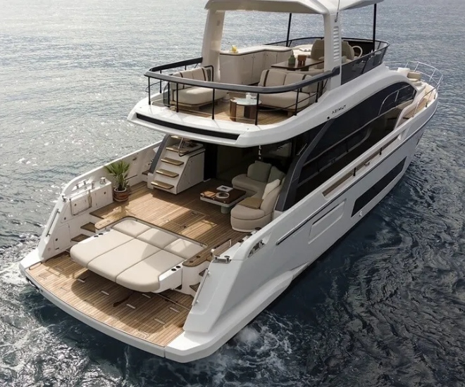 Azimut Fly 62：旨在在海上看