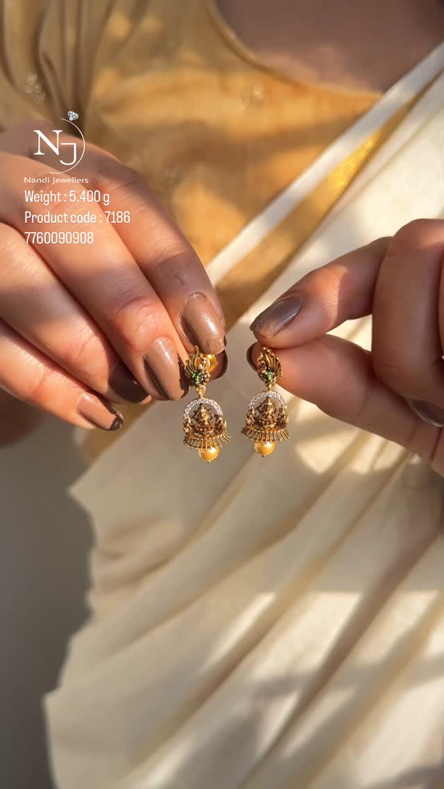 古董Lakshmi Gold Jhumkas来自“ Nandi Jewels”•印度南部珠宝