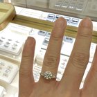 它需要在这些三个环之间进行选择。两者都很漂亮，我无法决定！