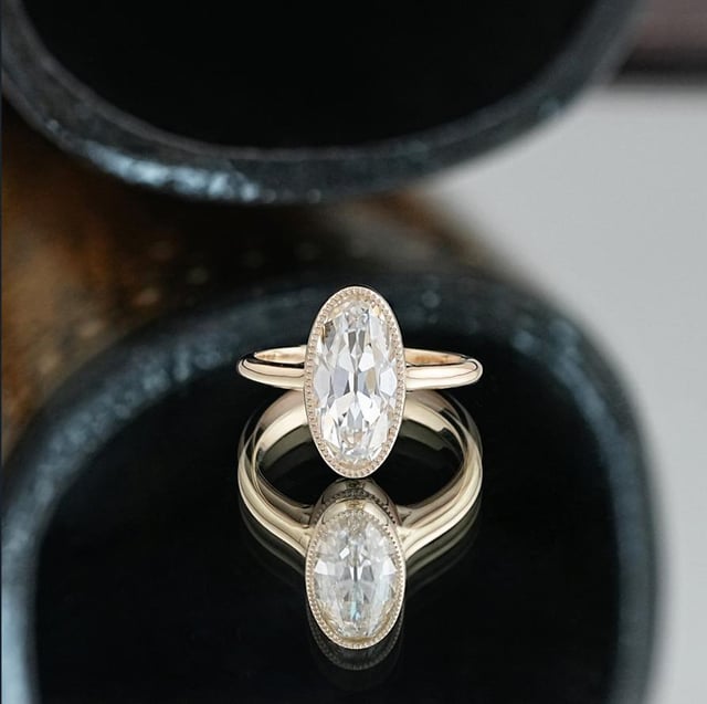 一个古老的矿山实验室实验室纸牌钻石，准备紧密的框架