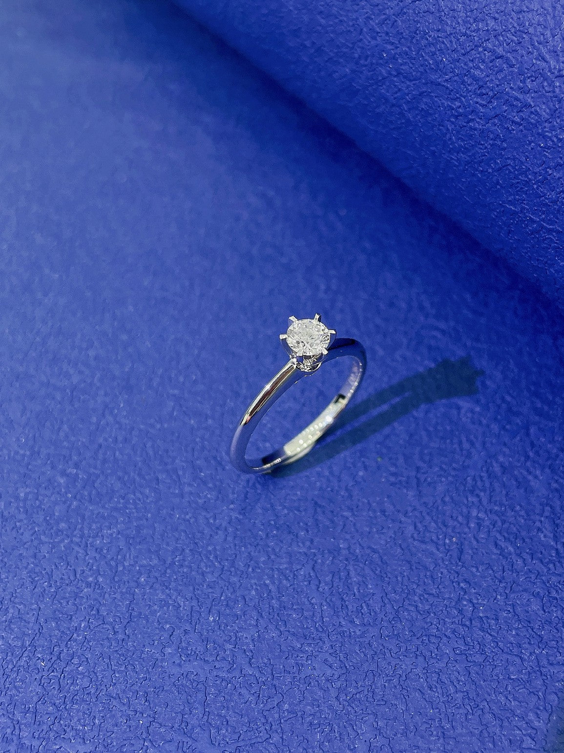 18K Classic Single Diamond Ring - Exquisite Jewelry Piece - White Diamond Ring