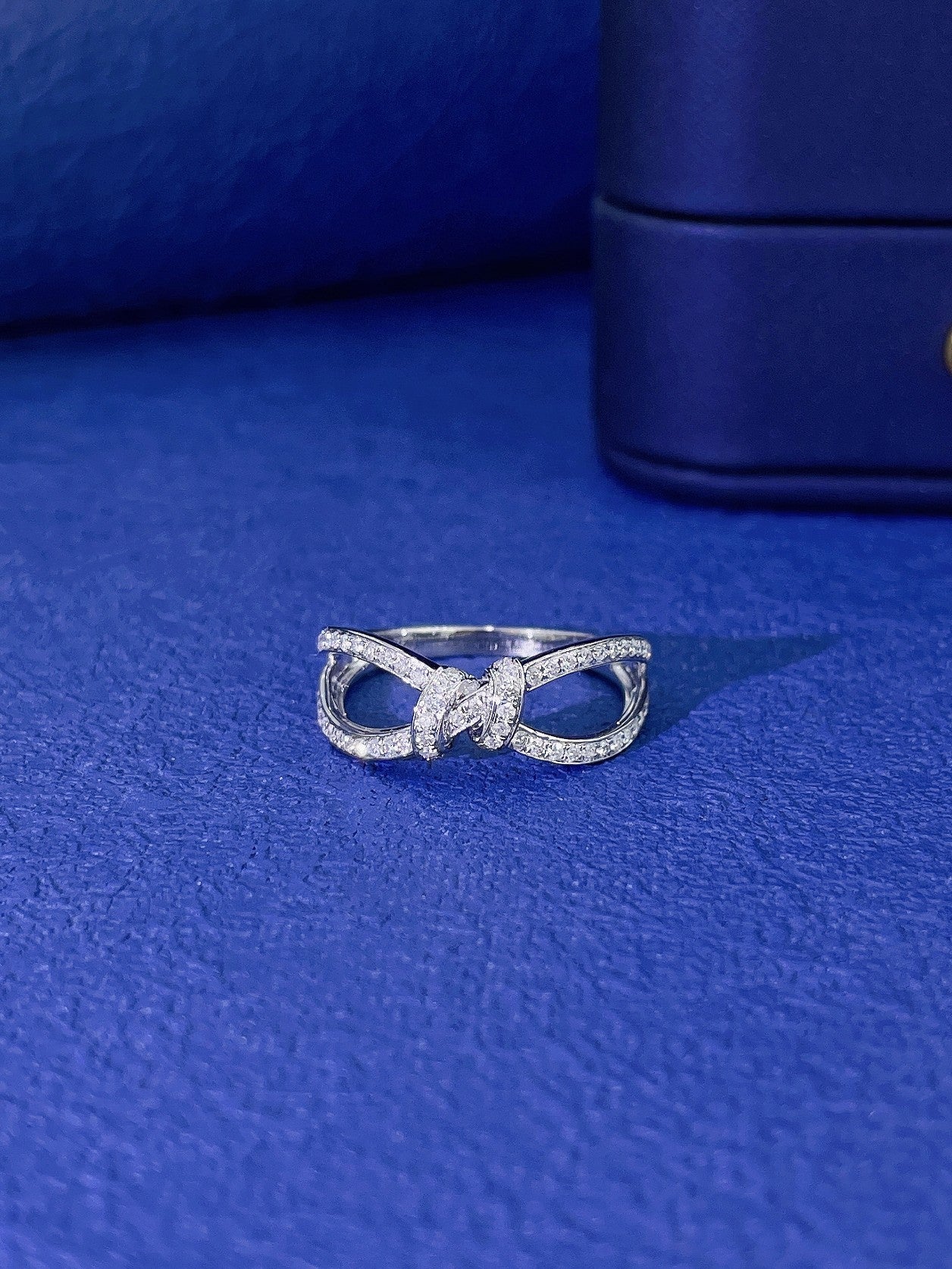 18K Diamond 8-Shape Double Loop Ring - Luxurious Jewelry Collection - White Diamond Ring