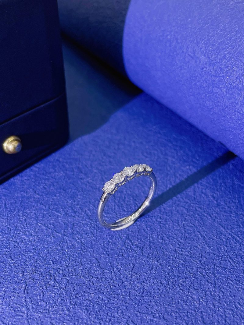 18K Diamond Five-Stone Pavé Ring - Luxurious Jewelry Choice - White Diamond Ring