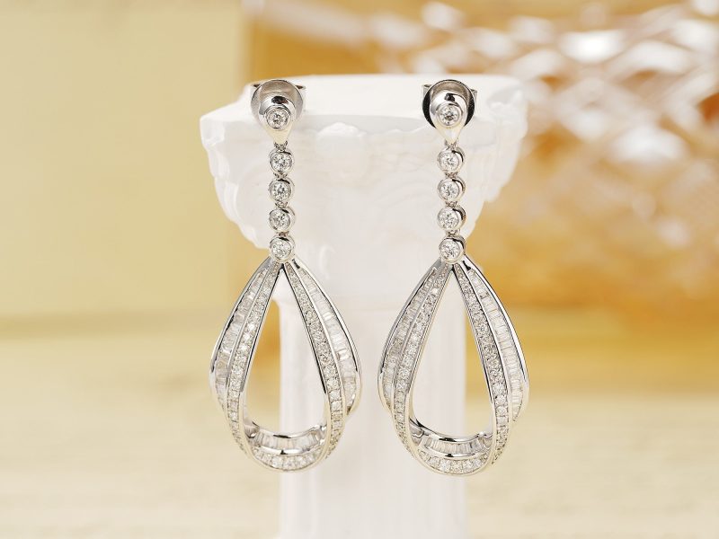18K Diamond Hollow-out Earrings - Exquisite Jewelry Piece Jeweler.Jewelry