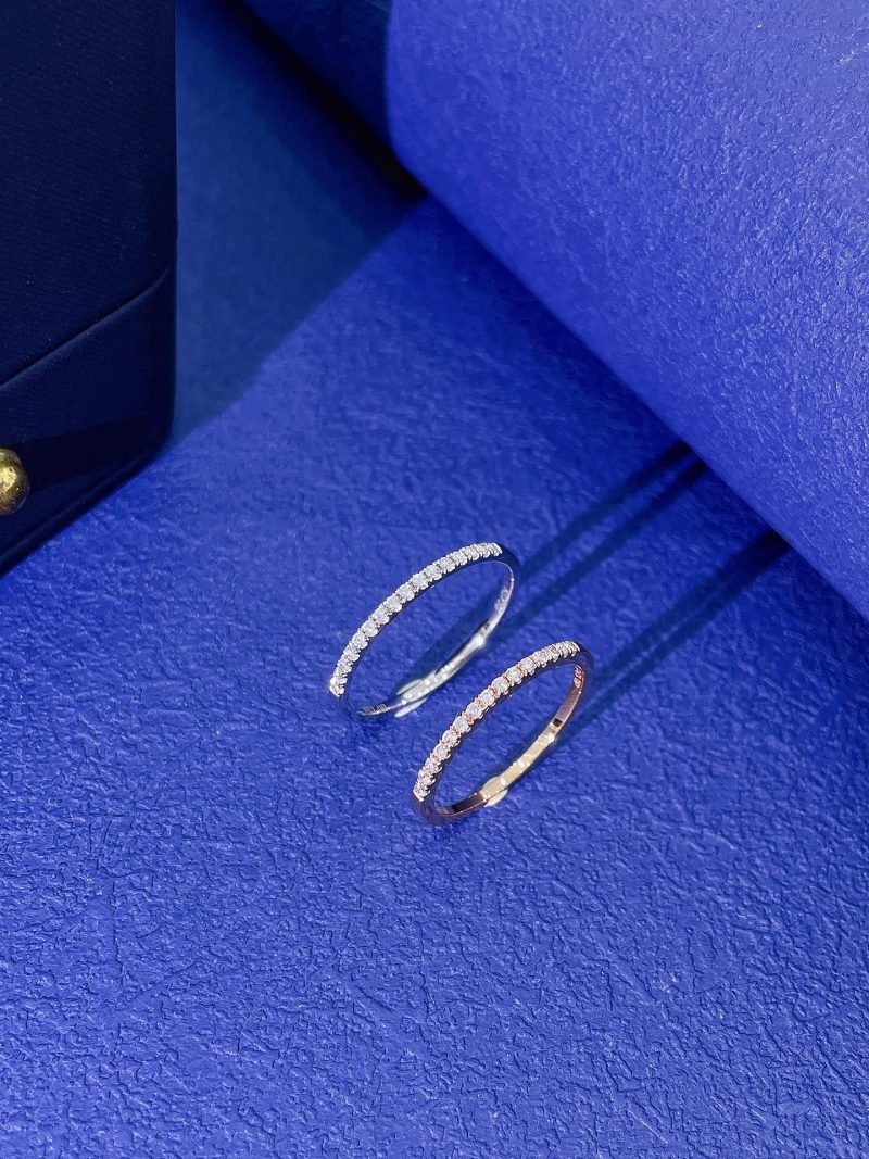 18K Diamond Pavé Ring - Elegant Jewelry Piece - White Diamond Ring