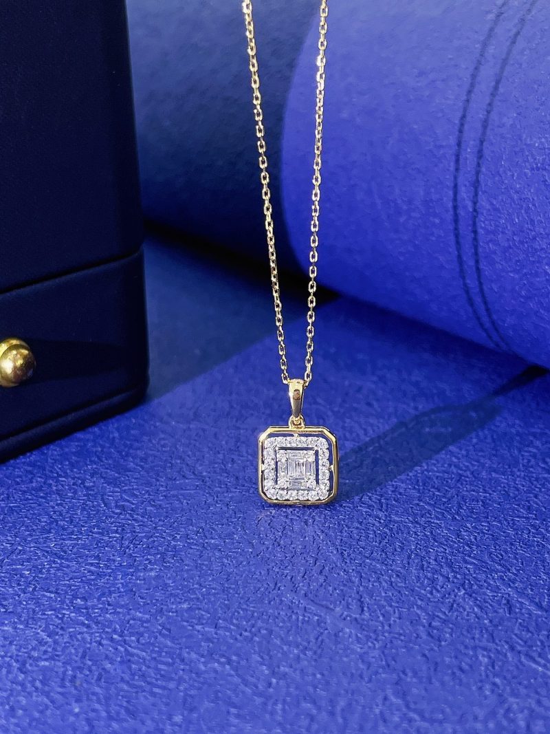 18K Diamond Split-Color Square Necklace - Exquisite Jewelry Piece - White Diamond Necklace