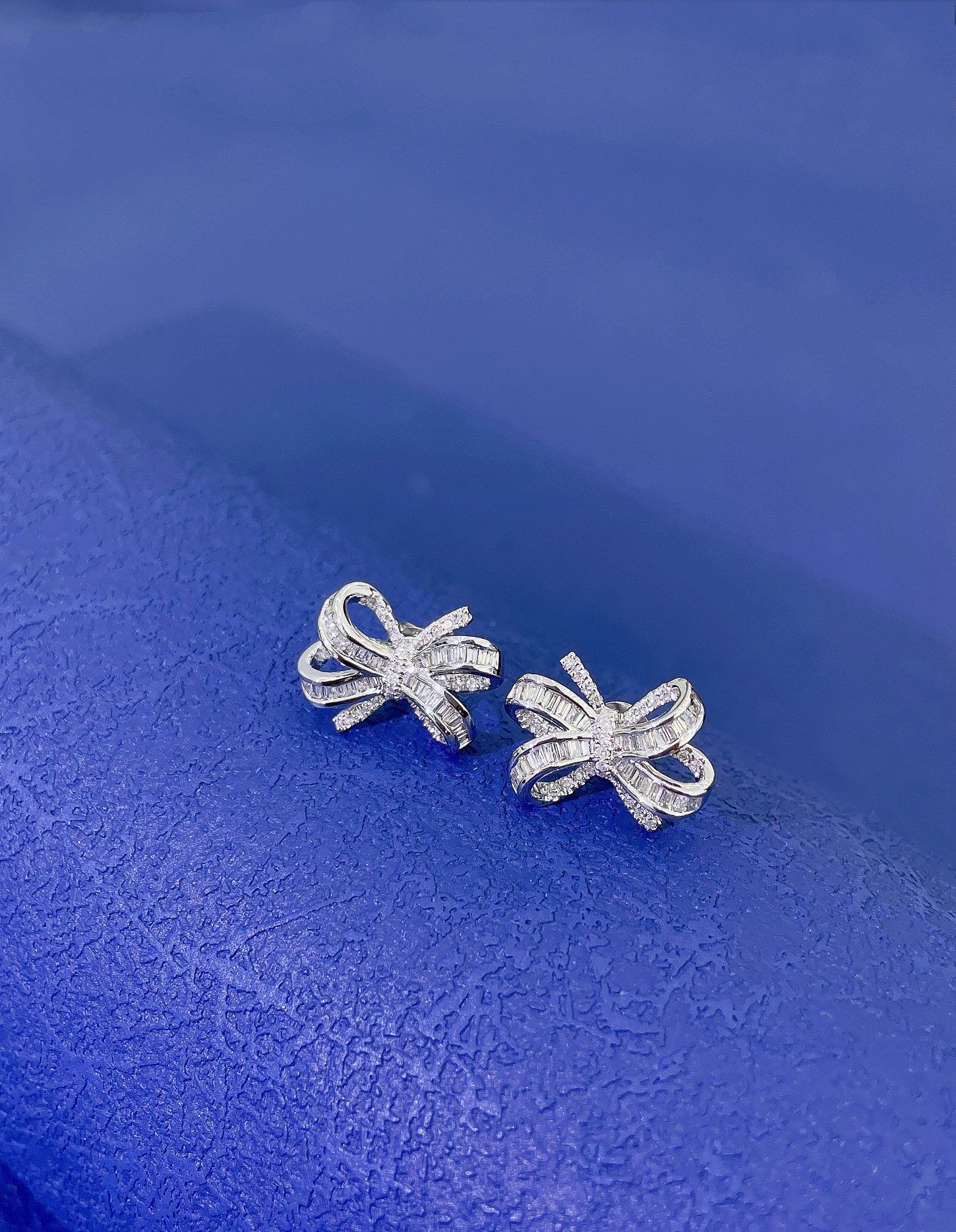 18K Gold Round Ladder Bowknot Earrings with Diamonds - Jeweler.Jewelry