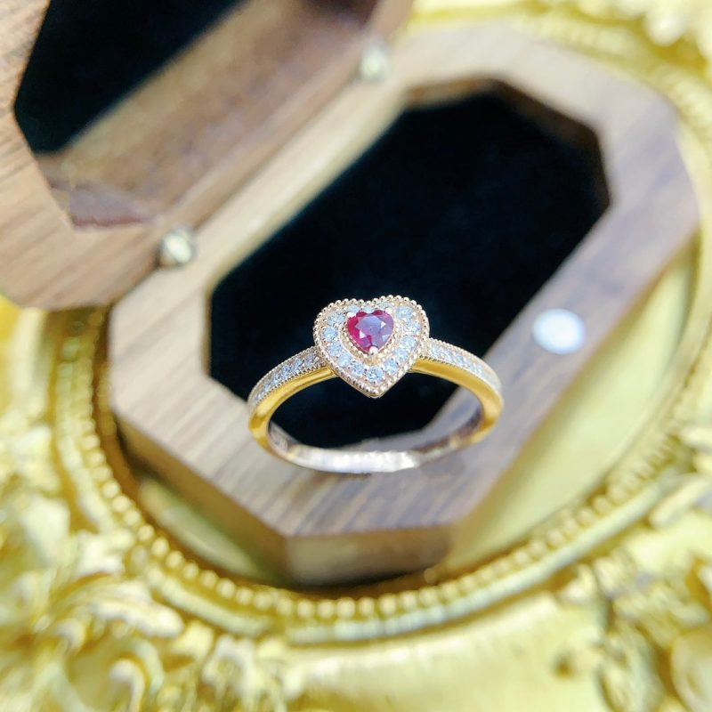 18K Red Gemstone Heart-Shaped Beaded Edge Ring - Luxurious Jewelry - Red Treasure Ring