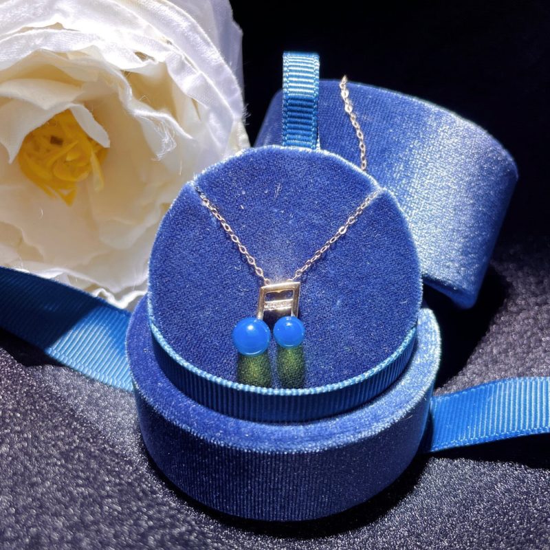 Autumn's Echo of Spring: 18K Gold Embedded Dominican Blue Amber Pendant - Unique Jewelry