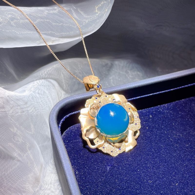 18k Gold Embedded Dominican Blue Amber Pendant - Exquisite Jewelry