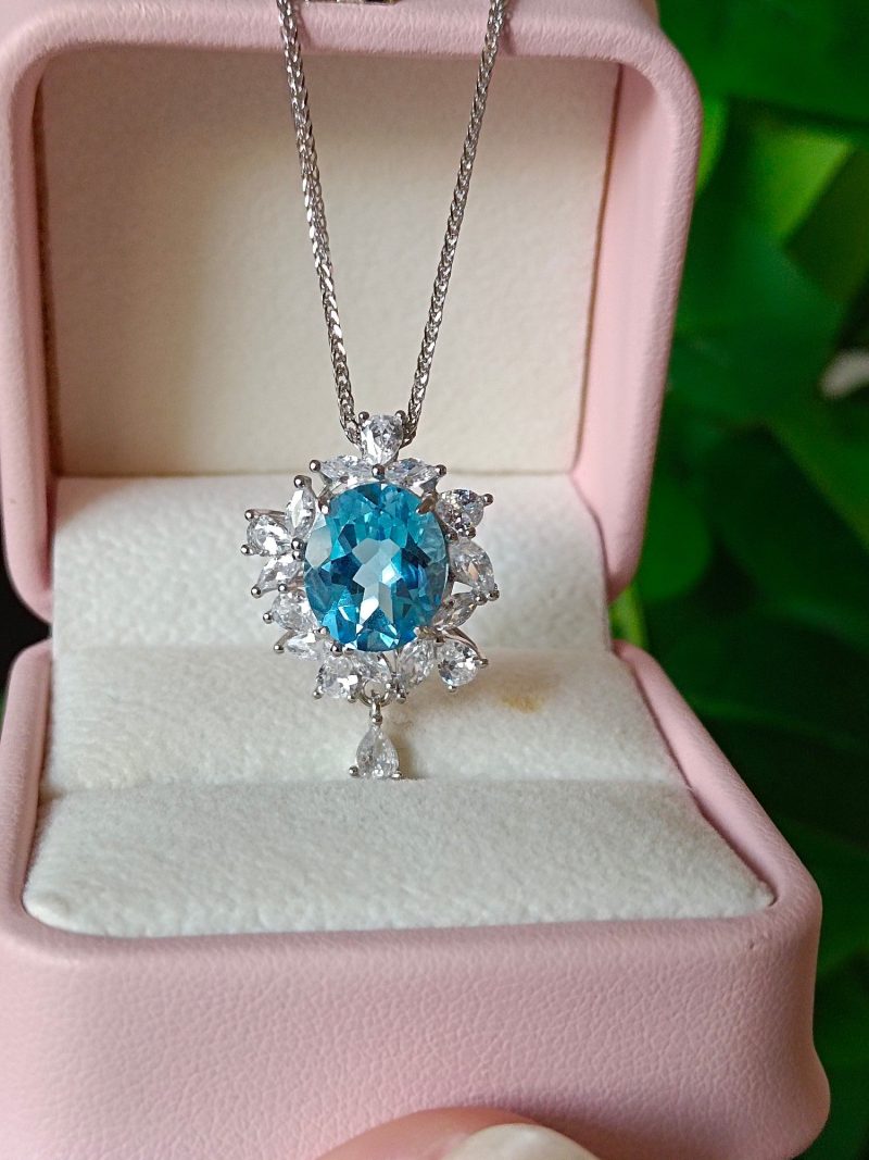 Dazzling Natural Topaz Pendant - Elegant Jewelry Piece