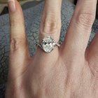 您为这枚戒指推荐的结婚戒指是什么？