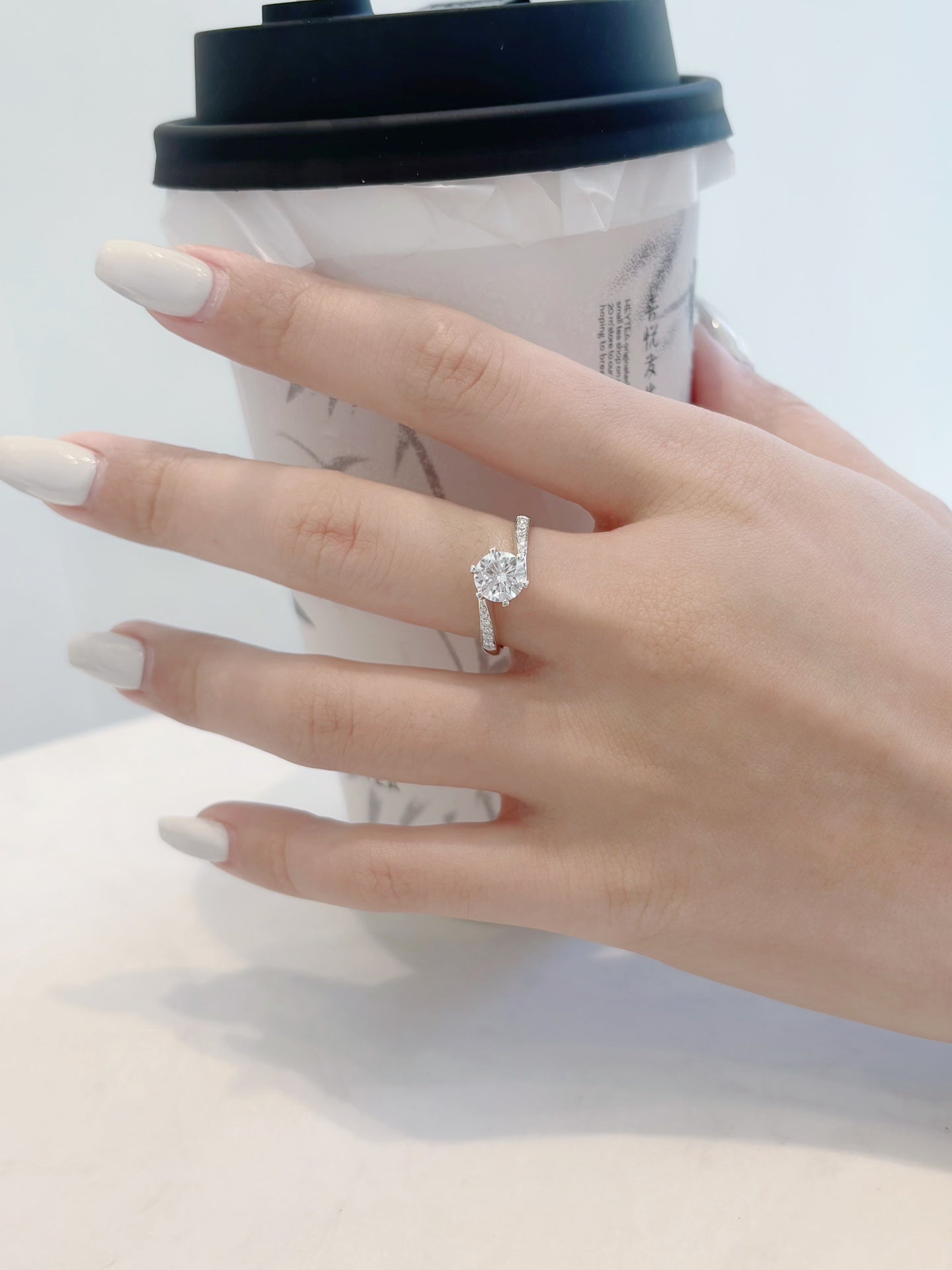 18K Cultured Round Diamond Six-Prong Twisted Arm Ring - Premium Jewelry - 图片 2