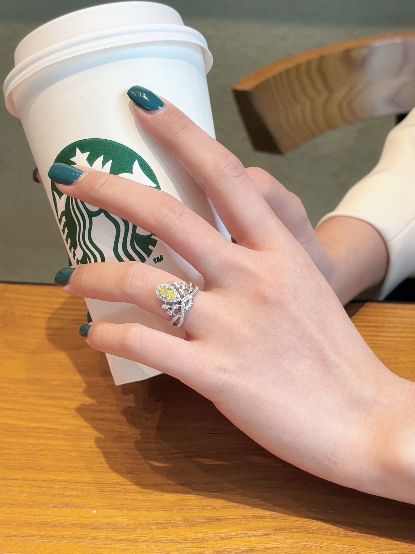 18K Yellow Gold Cultured Diamond Teardrop Crown Ring - Exquisite Jewelry – Bild 2