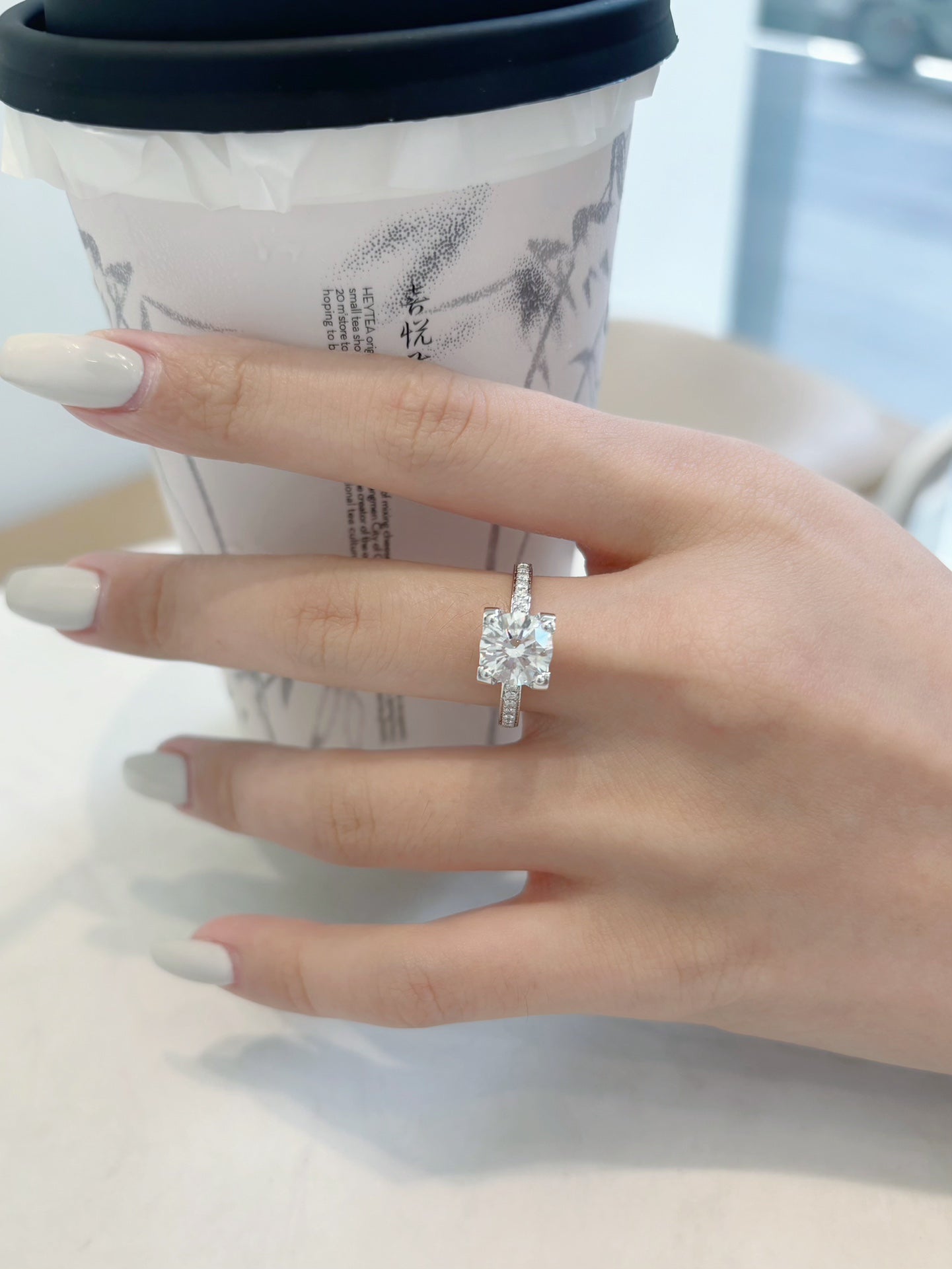 18K Cultured Round Diamond Bullhead Straight Arm Ring - Luxury Jewelry - 图片 2