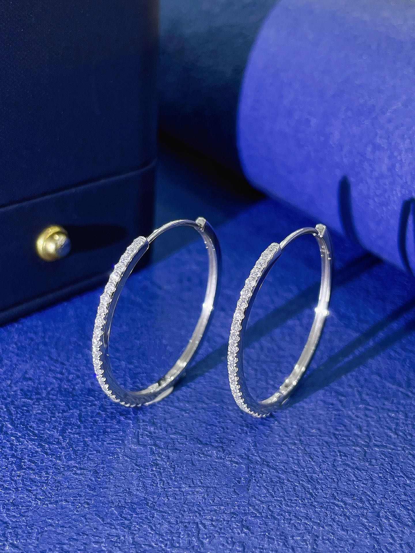 18K Cultured Round Diamond Half-Circle Earrings - 图片 2