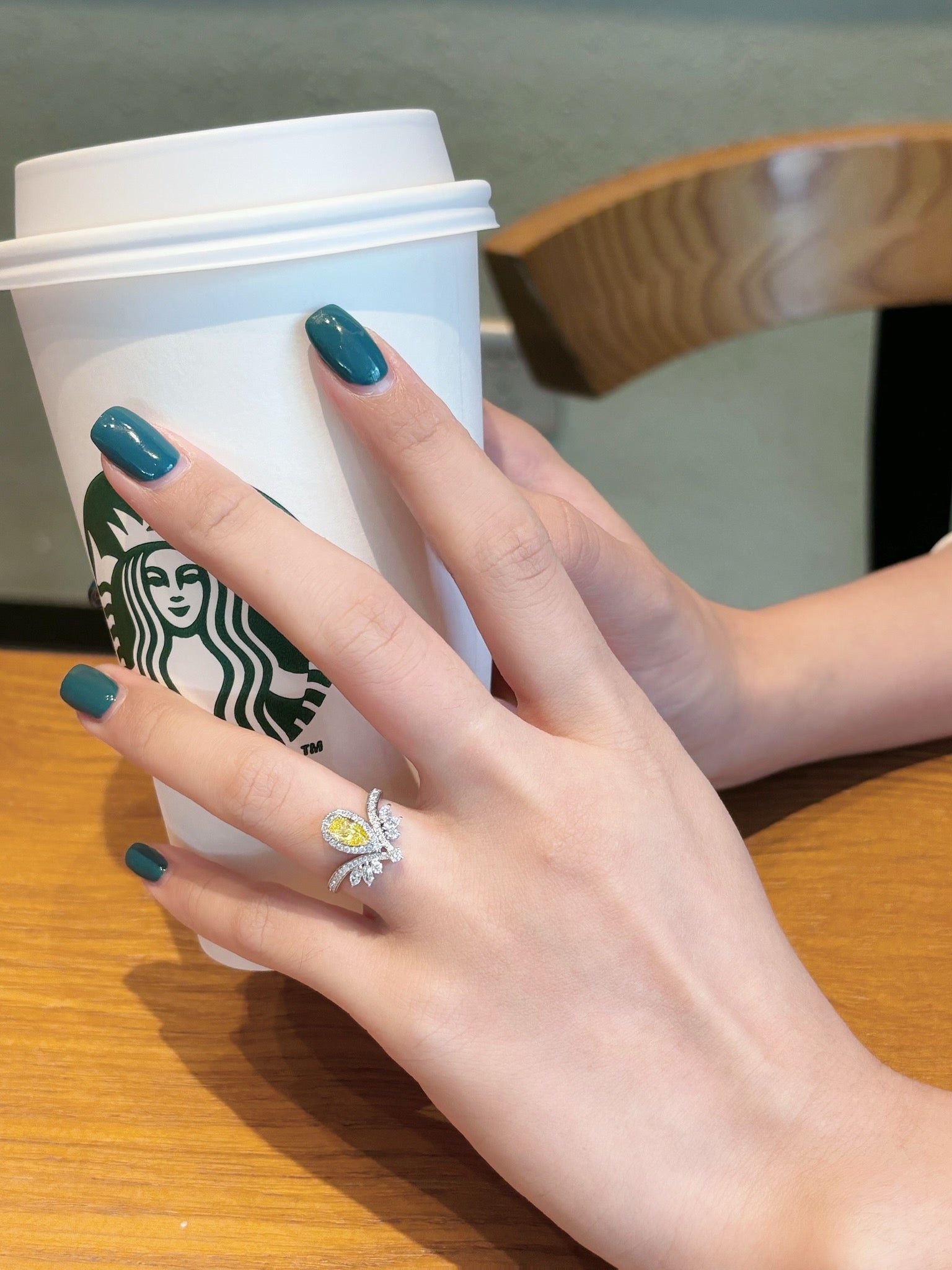 18K Yellow Gold Cultured Diamond Teardrop Crown Ring | Luxury Jewelry - 图片 2