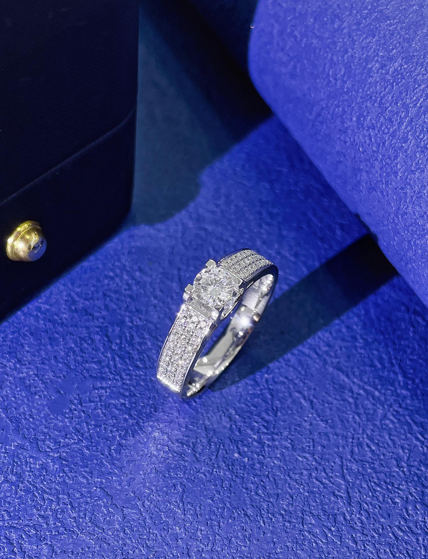 18K Cultured Diamond Round Brilliant Three-Row Stone Arm Ring Jewelry - 图片 3