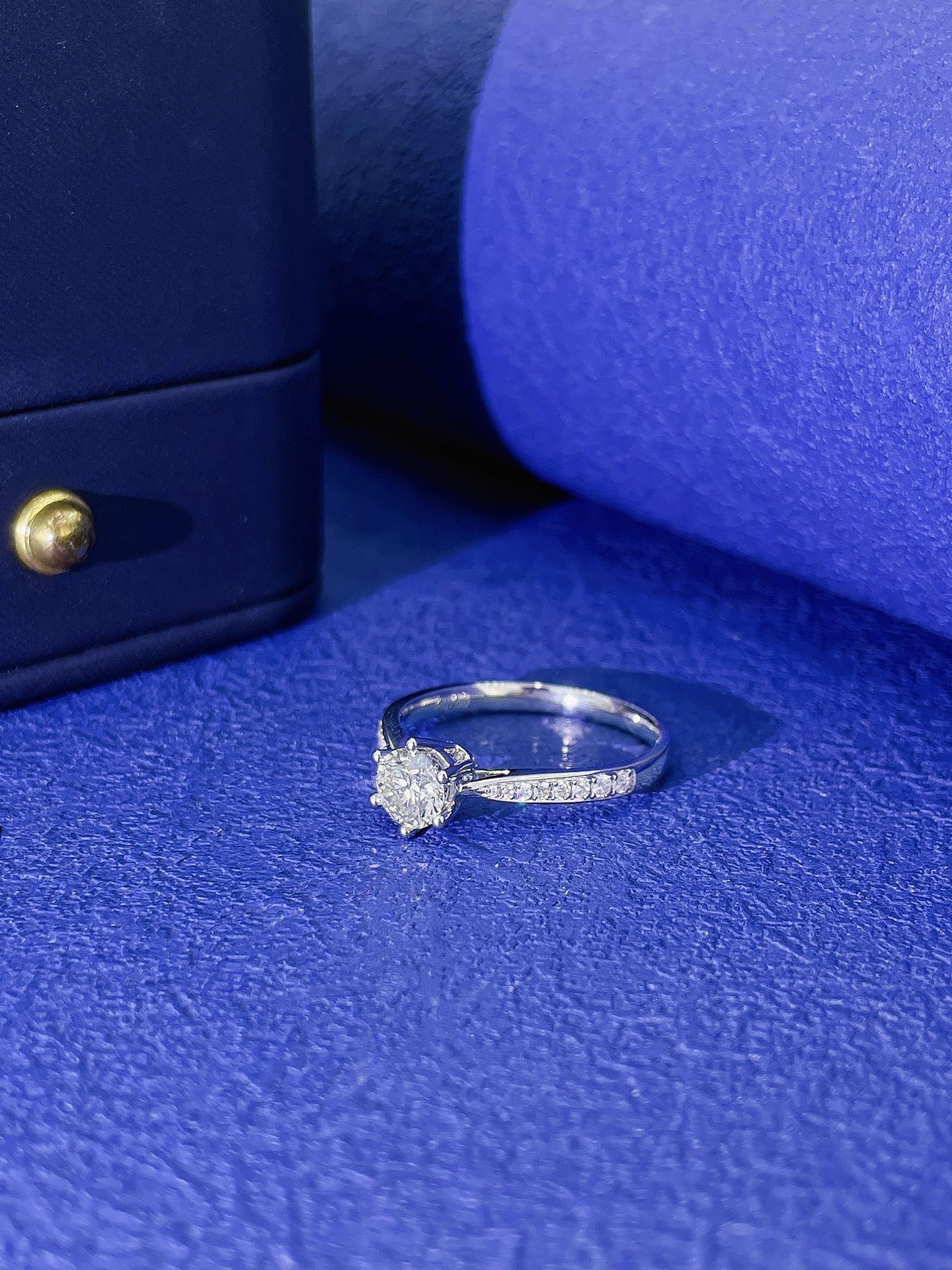 18K Cultured Diamond Round Six-Prong Set Ring - Elegant Jewelry Choice - 图片 3