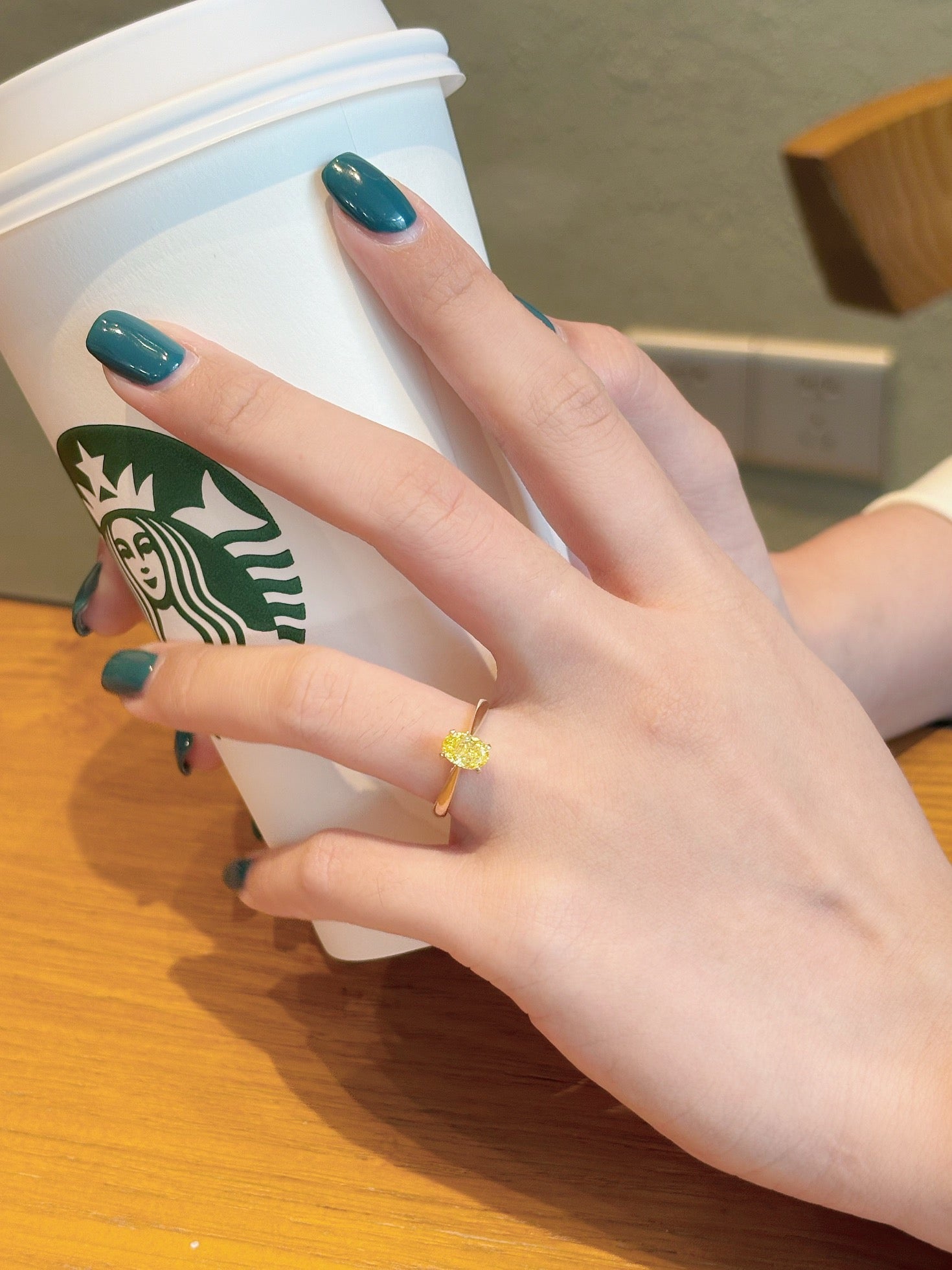 18K Gold Cultured Yellow Diamond Oval Shaped Ring - Elegant Jewelry – Bild 3