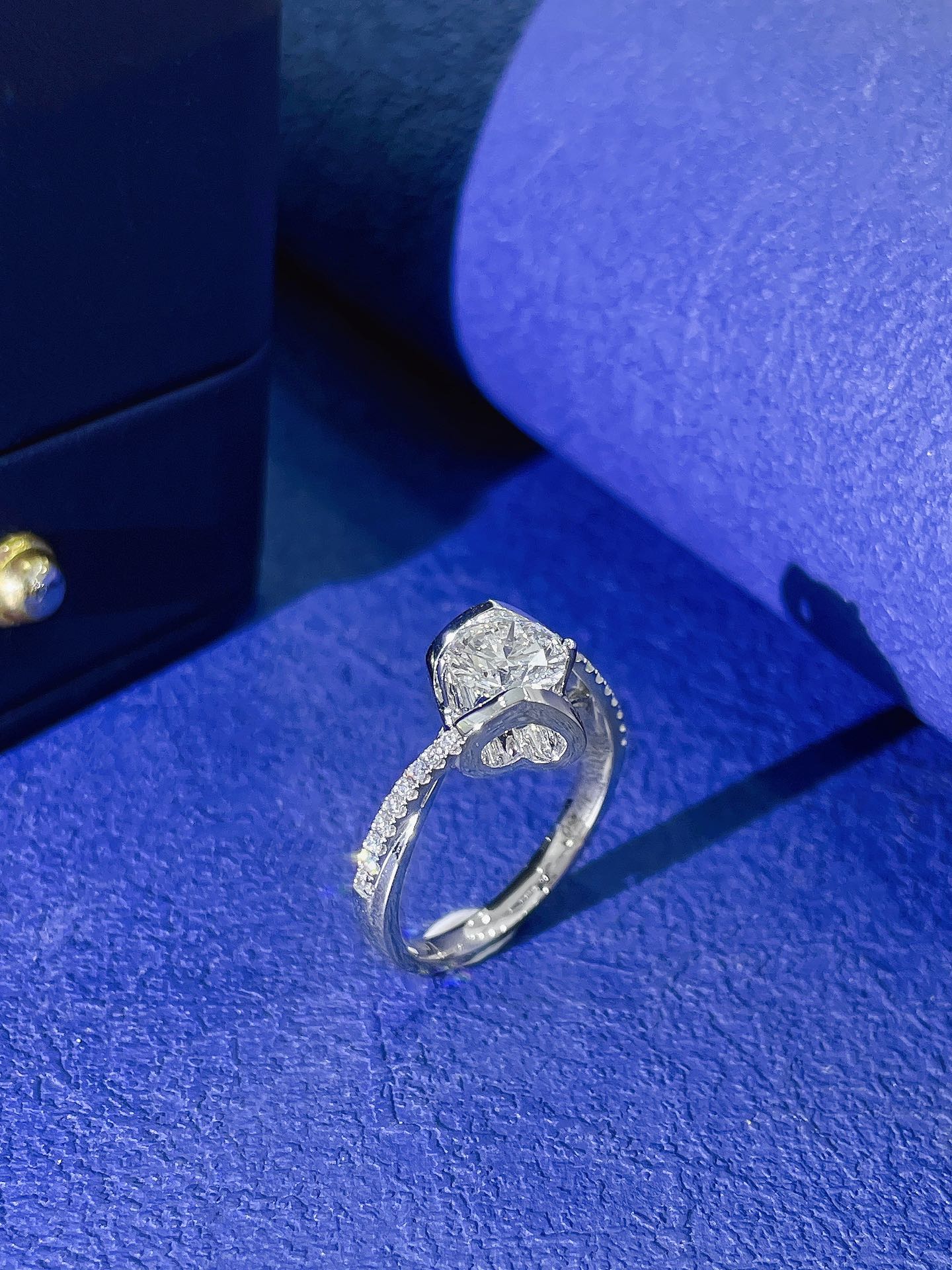 18K Cultured Diamond Angel's Kiss Ring with Twisted Arm - LGJZ023 – Bild 4