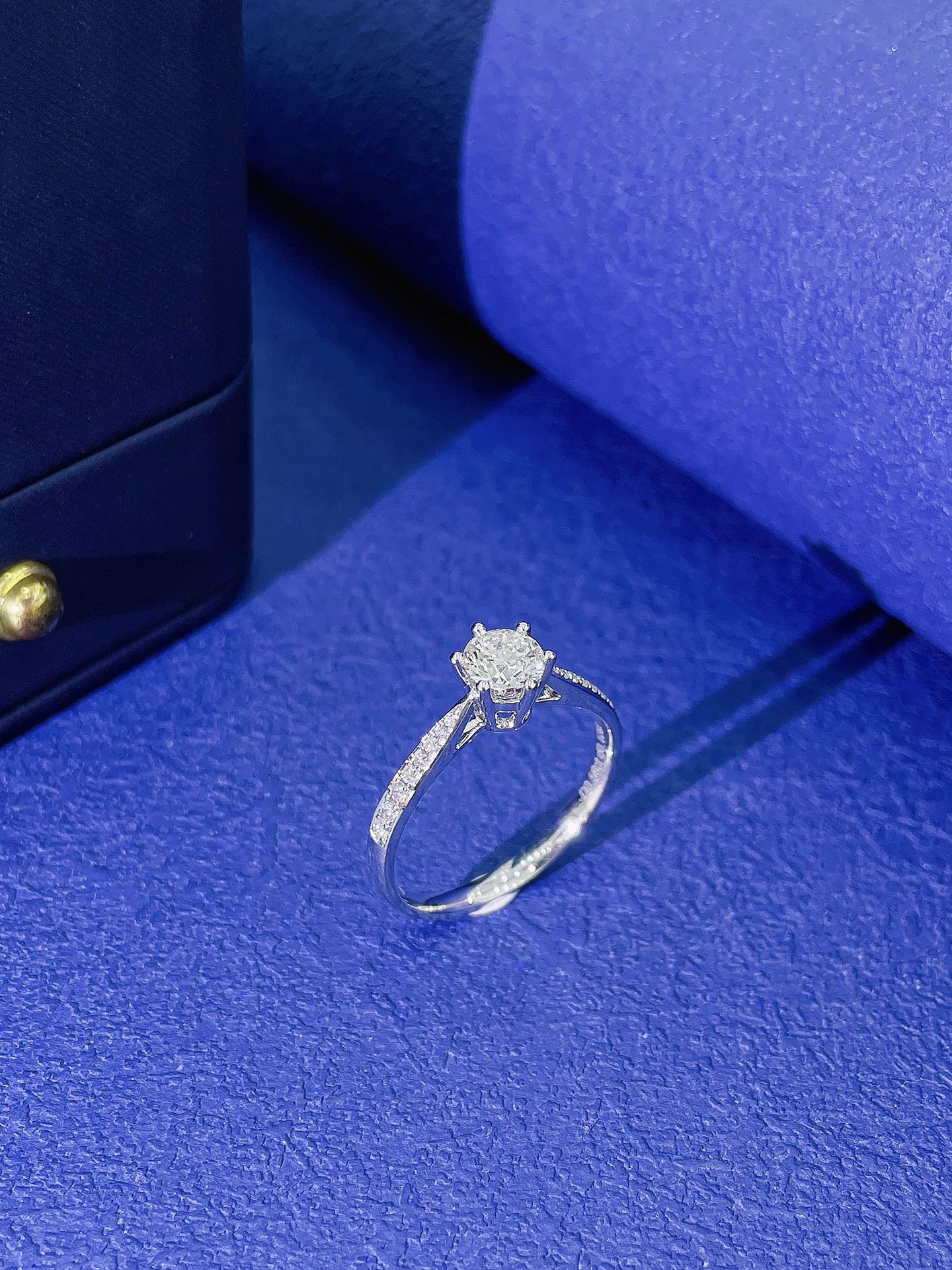 18K Cultured Diamond Round Six-Prong Set Ring - Elegant Jewelry Choice - 图片 4