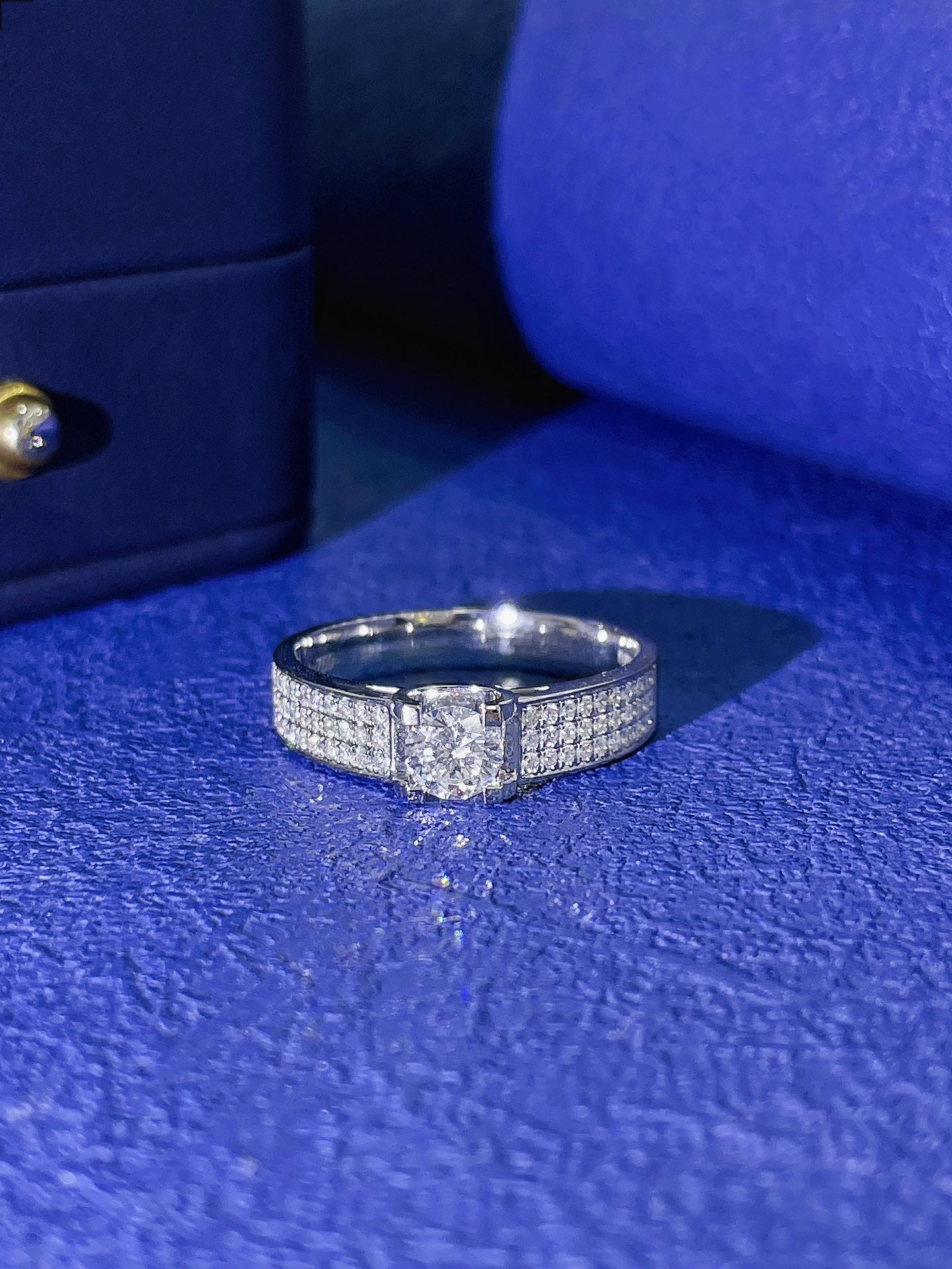 18K Cultured Diamond Round Brilliant Three-Row Stone Arm Ring Jewelry - 图片 4