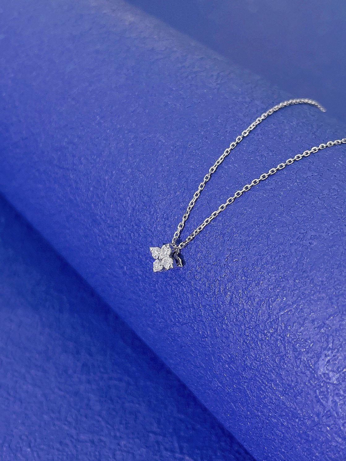 18K Cultured Diamond Four-Leaf Clover Pendant Necklace with Cluster Stones - 图片 4