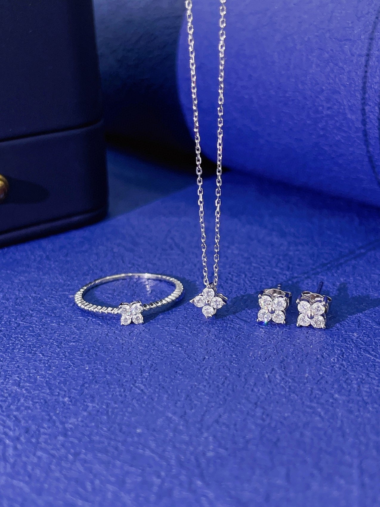 18K Cultured Diamond Four-Leaf Clover Pendant Necklace with Cluster Stones - 图片 5