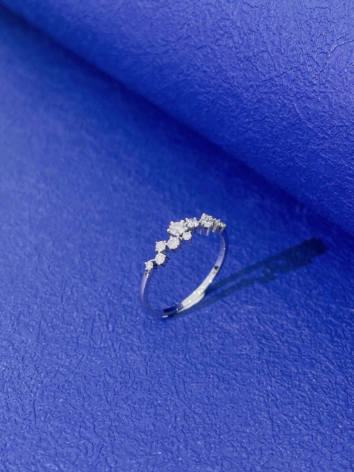 18K Cultured Starry Sky Diamond Ring - A Mesmerizing Jewelry Piece - 图片 5