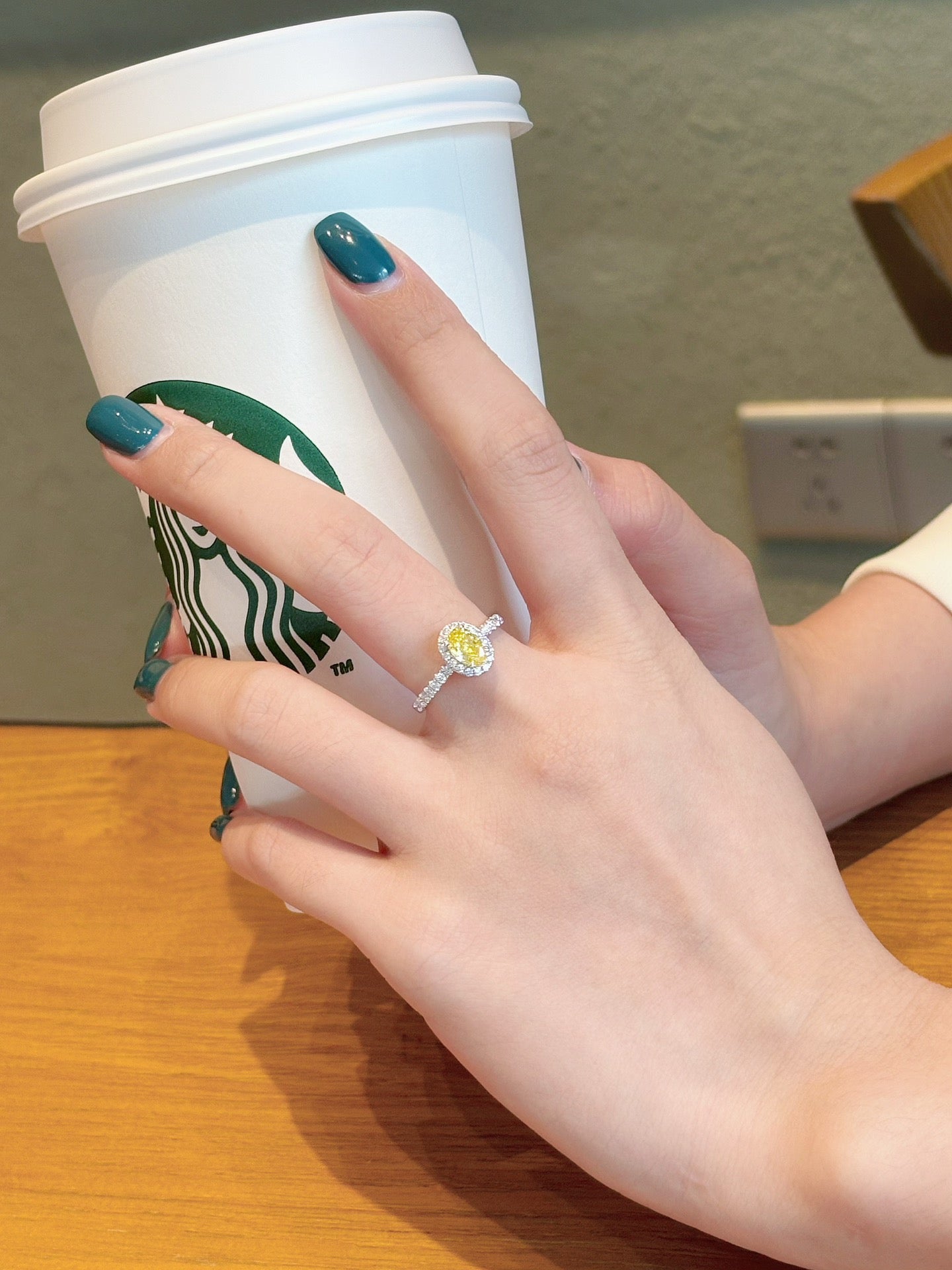 18K Yellow Gold Cultured Diamond Oval Straight Arm Ring | LGJZ009-Y – Bild 5