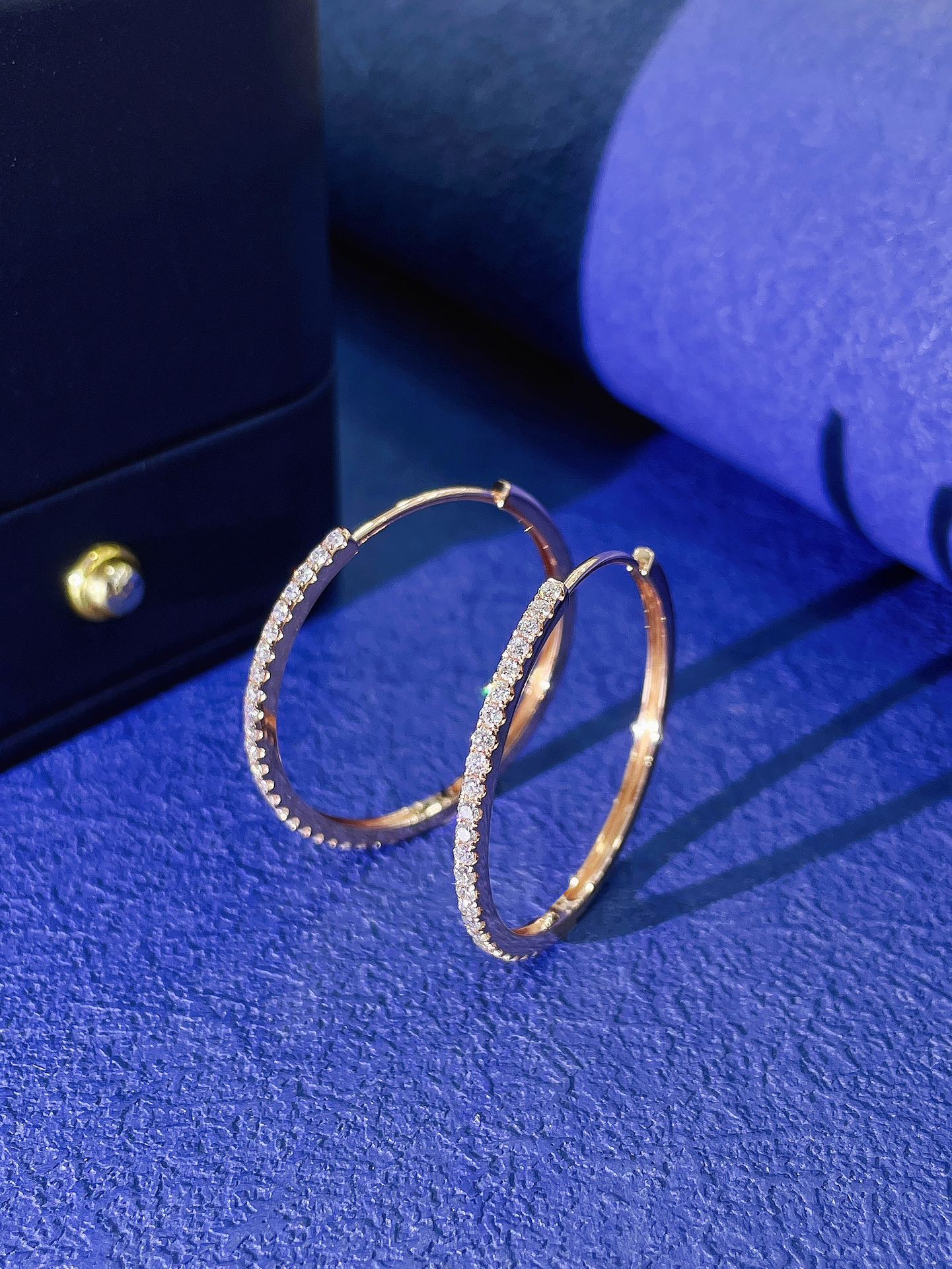 18K Cultured Round Diamond Half-Circle Earrings - 图片 6