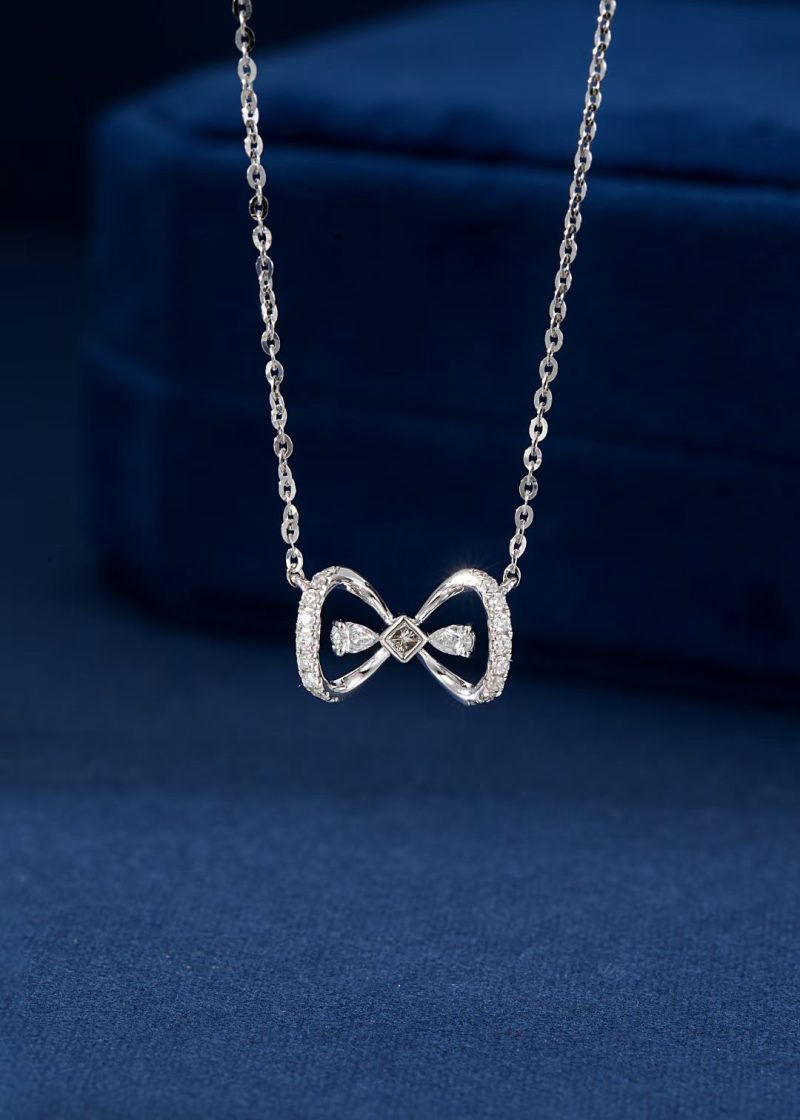 8-Word Pendant Jewelry with Diamonds - White Diamond Pendant