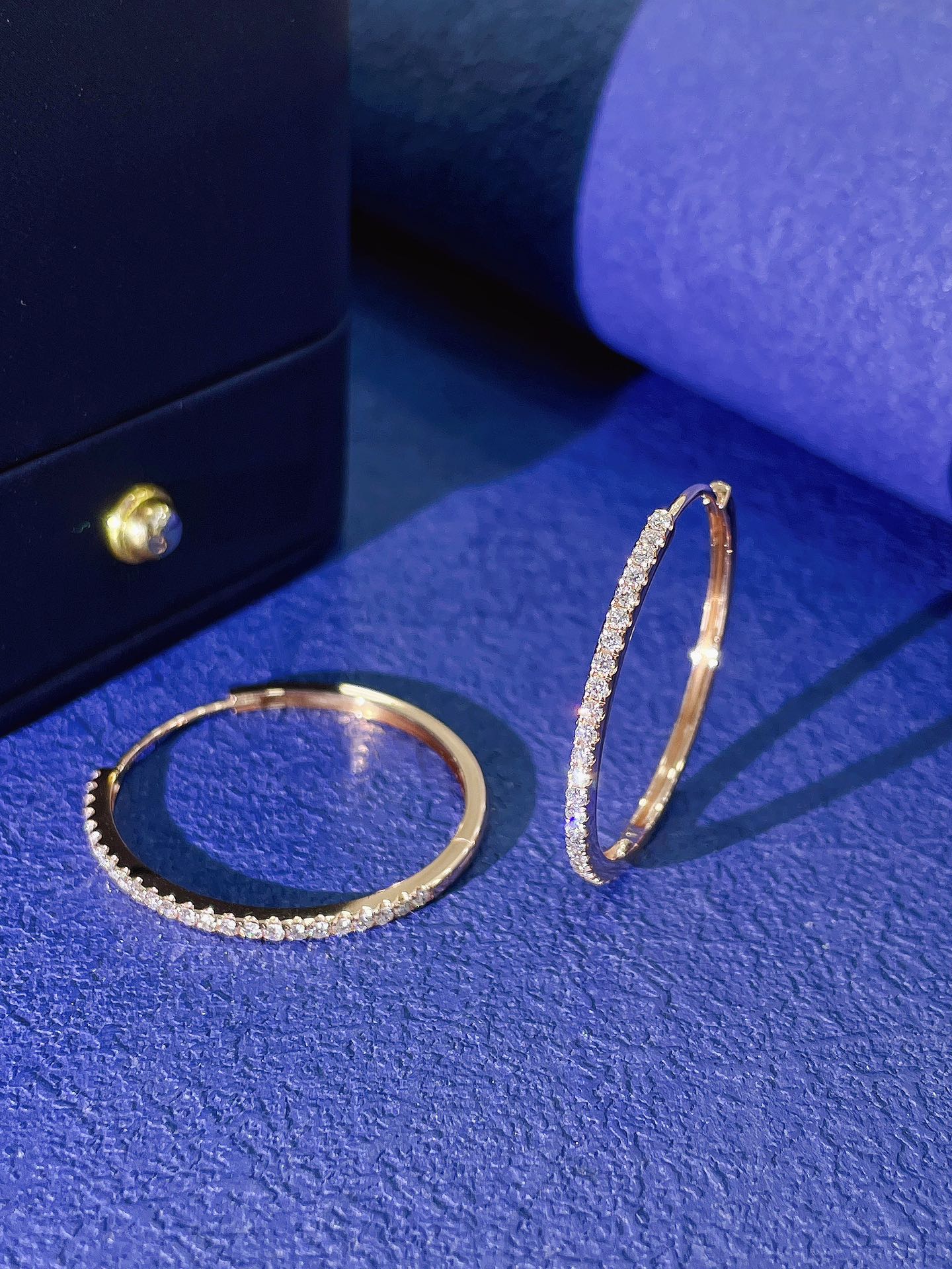 18K Cultured Round Diamond Half-Circle Earrings - 图片 8