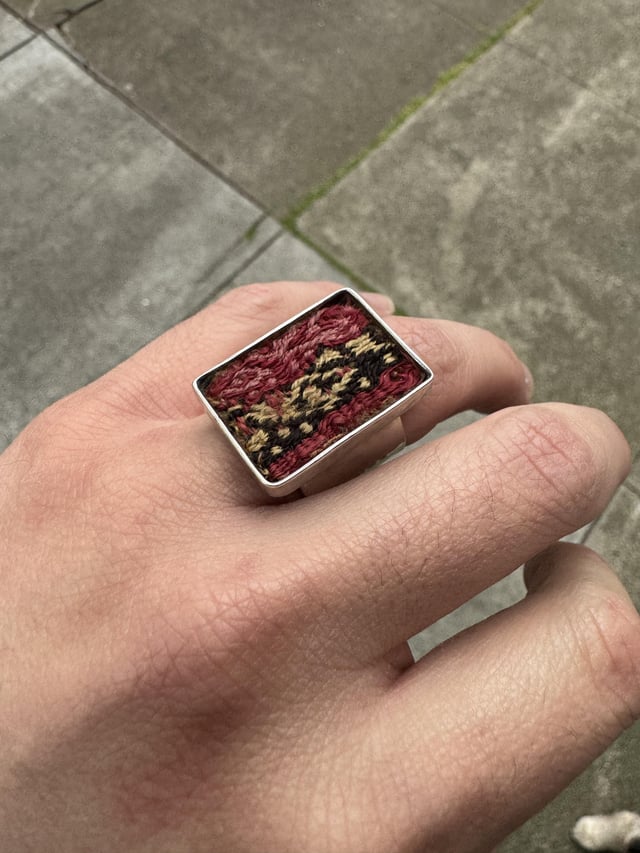 这戒指是什么？