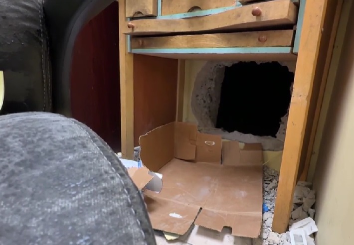 1000万美元和更多的珠宝在Los An商店的盗窃隧道后被盗