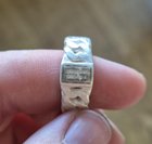 我如何在戒指内部创建黑色？