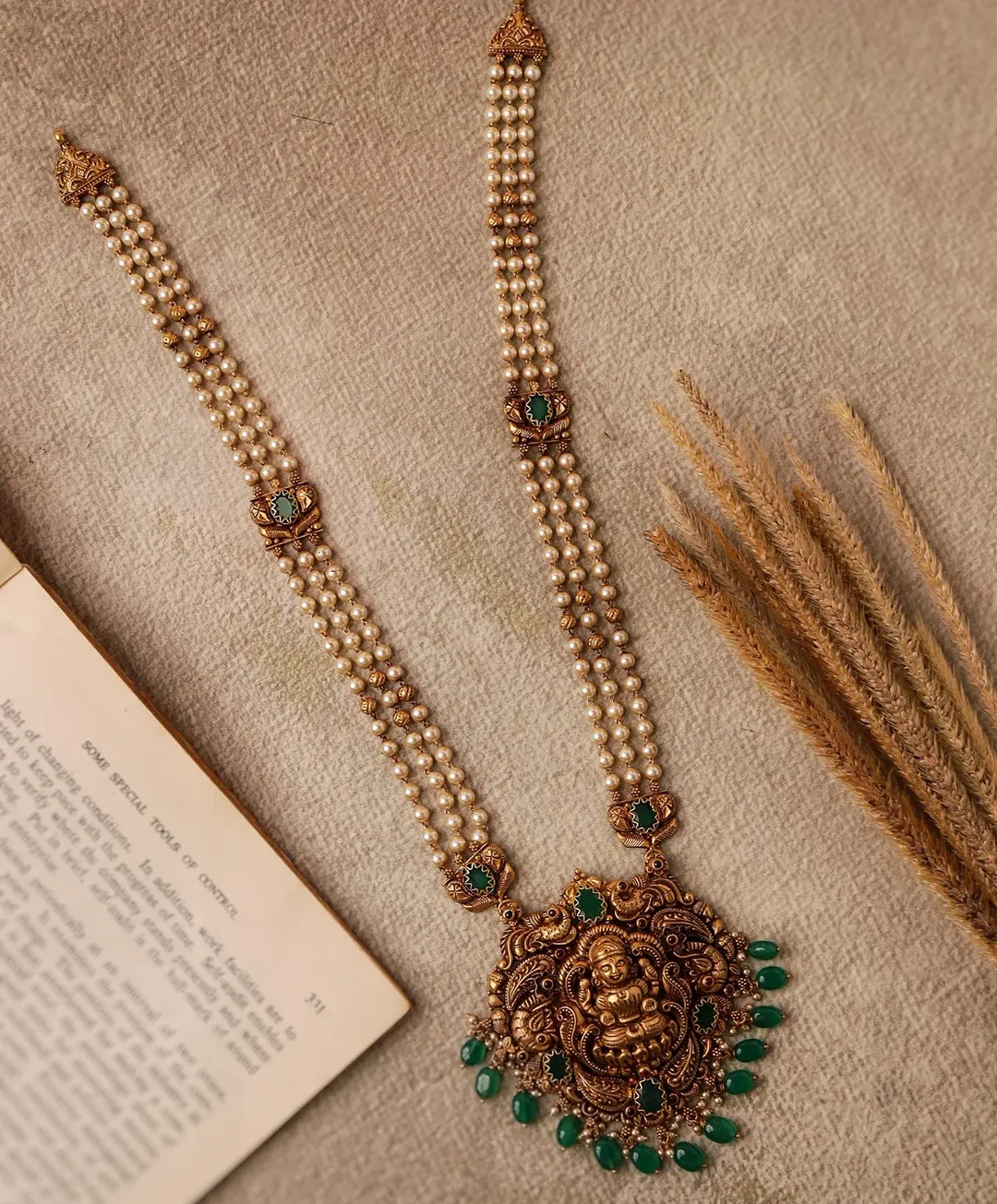 “ Srinivasa Jewelers”的珍珠团•印度南部珠宝