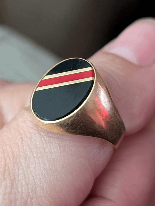 这戒指是什么？