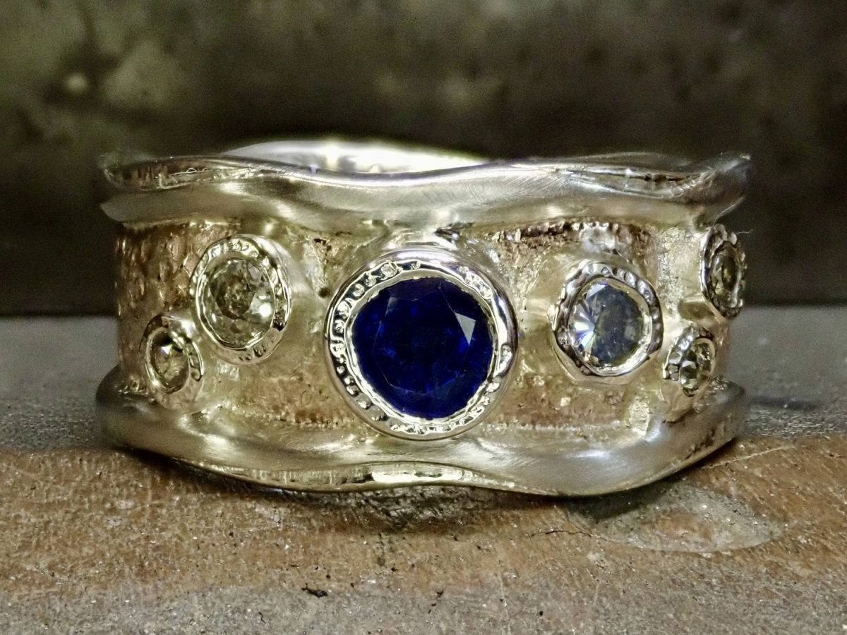 Ringue delaRivière裁缝和May Bank Holidal -Anna McLoughlin道德珠宝