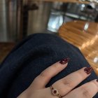 一排从古董订婚戒指掉下来