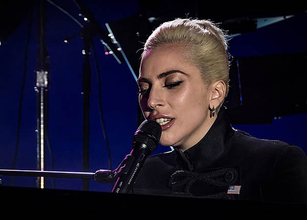 星期五音乐：Lady Gaga的``'''''''是她自己的爱情故事的启发